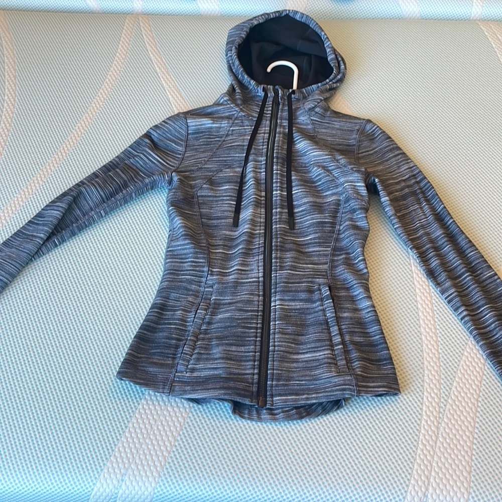 Blue grey stripe hooded define jacket Lululemon New condition Worn twice Size 4